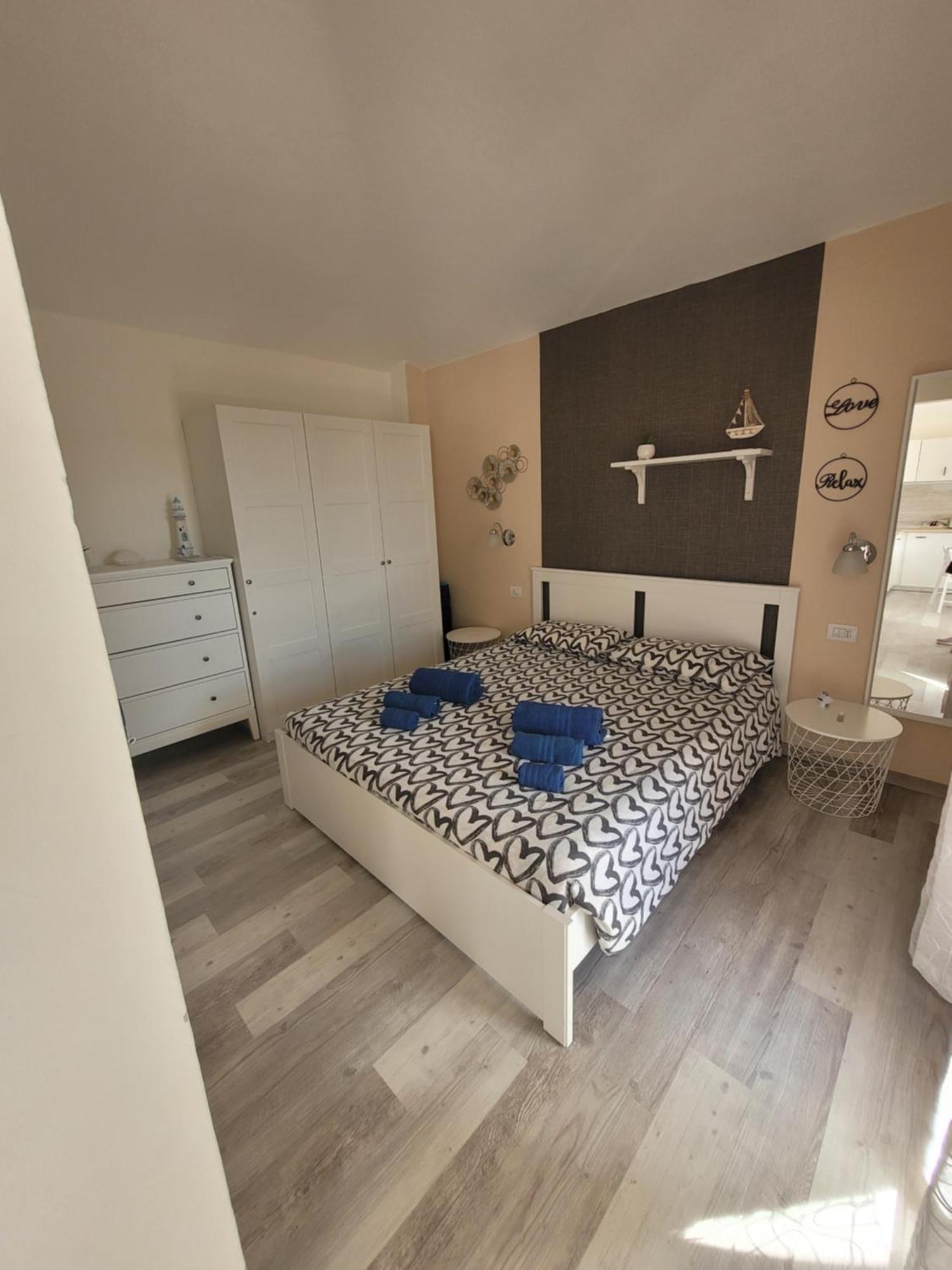 Surf House Mirice Appartement Vignola Mare Buitenkant foto